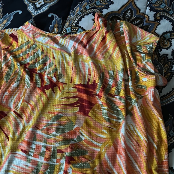 Nice top - Picture 3 of 3